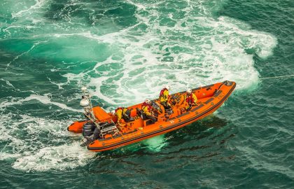 zachranari-846324_960_720