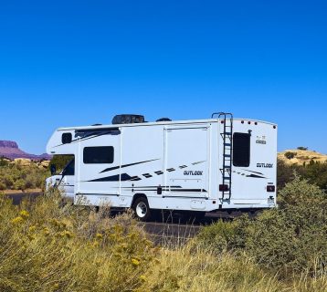 caravan-at-needles-4003421_1280
