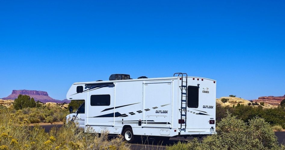 caravan-at-needles-4003421_1280