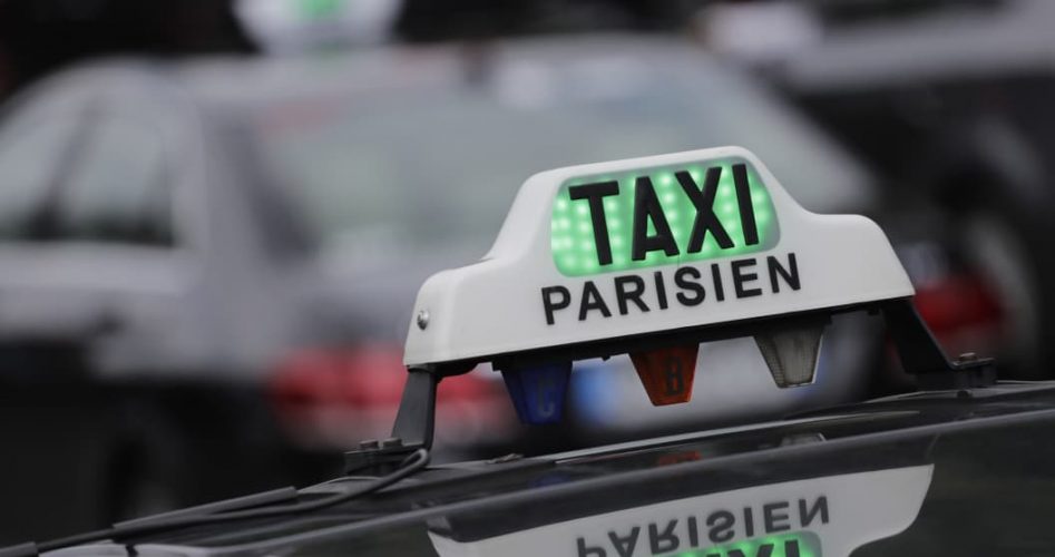Prendre un taxi pour se déplacer à Paris
